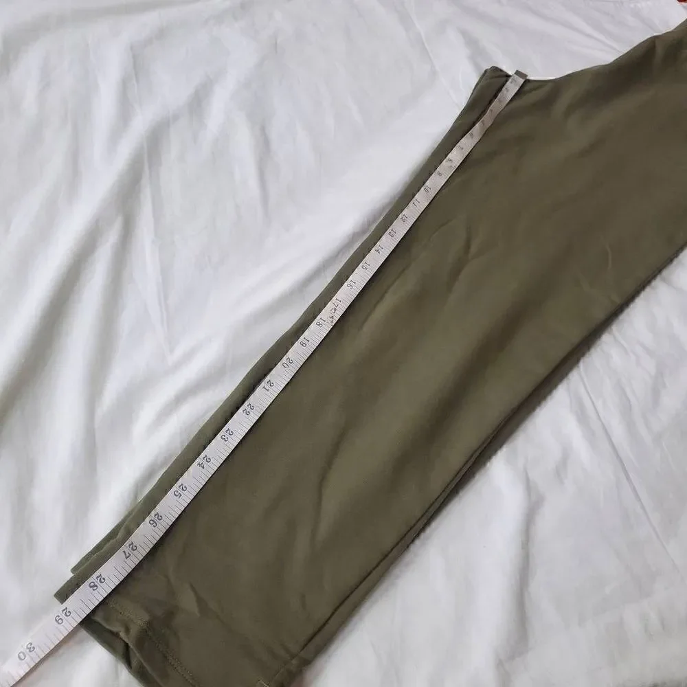 NWT All in Motion green highrise taper pant Medium